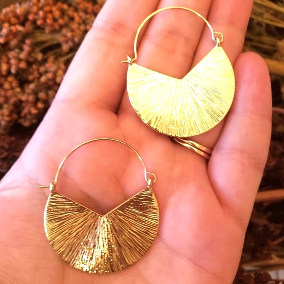 🍋2/$30 New Anthro Etched Hoops - Picture 4 of 6